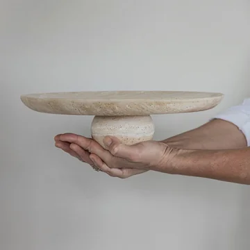 Mette Ditmer - Travertine Pedestal Dienblad, linnen