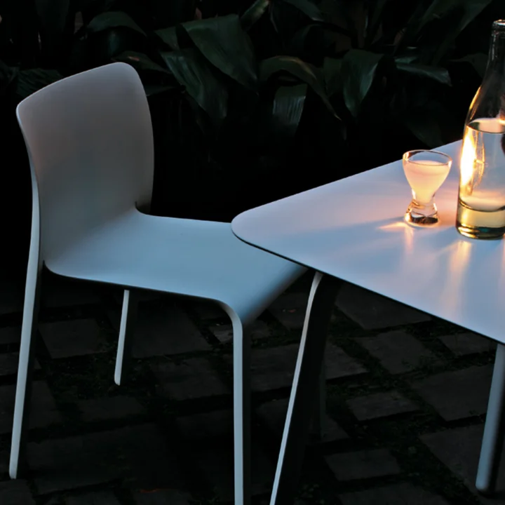 Chair First van Magis in het wit