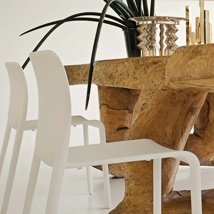 Chair First van Magis in het wit