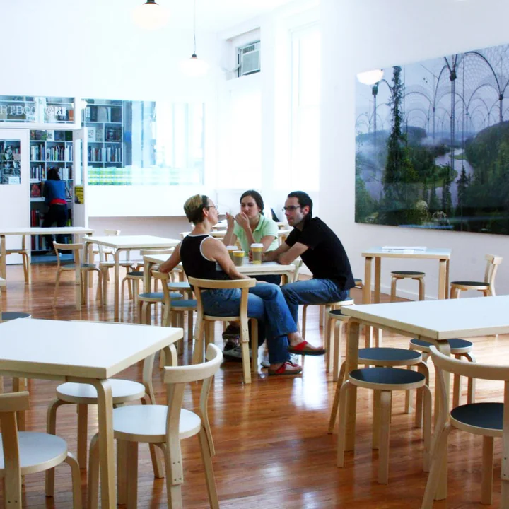 E60 kruk van Artek met vier poten