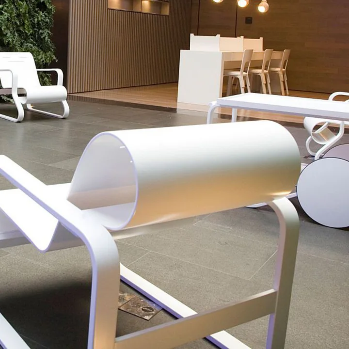 Artek meubilair in wit