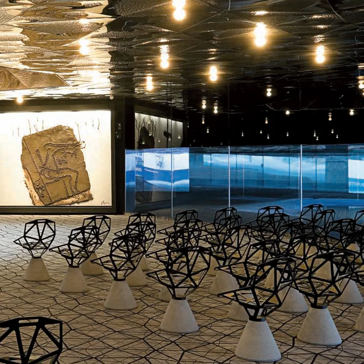 Magis - Stoel Eén met betonnen voet