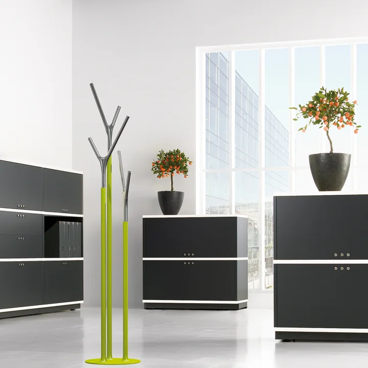 Vorst - Wishbone Kledingrek in kantoor