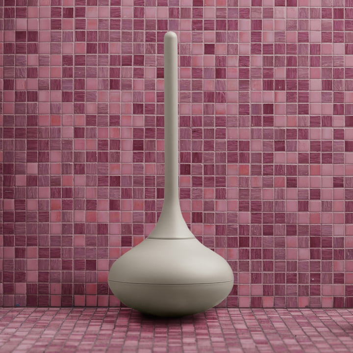 De Ballo Toiletborstel van Normann Copenhagen in grijs voor roze tegels