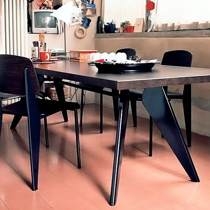 Em Table Eettafel van Vitra Eik in naturel/zwart