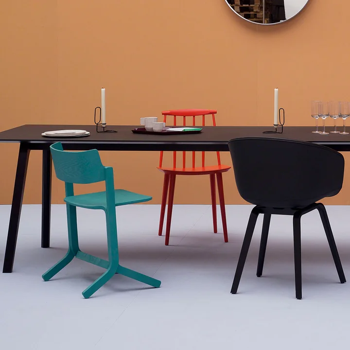 J77 Chair met About A Chair AAC 22 door HAY