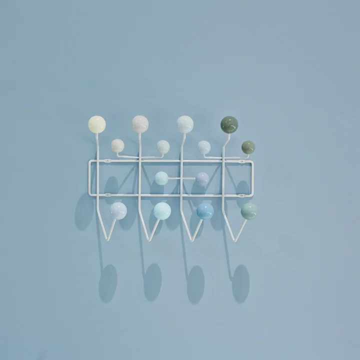 Hang de kapstok van Vitra op in verschillende tinten wit