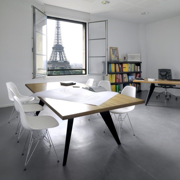 EM Table Eettafel en Eames Plastic Side Chair DSR by Vitra