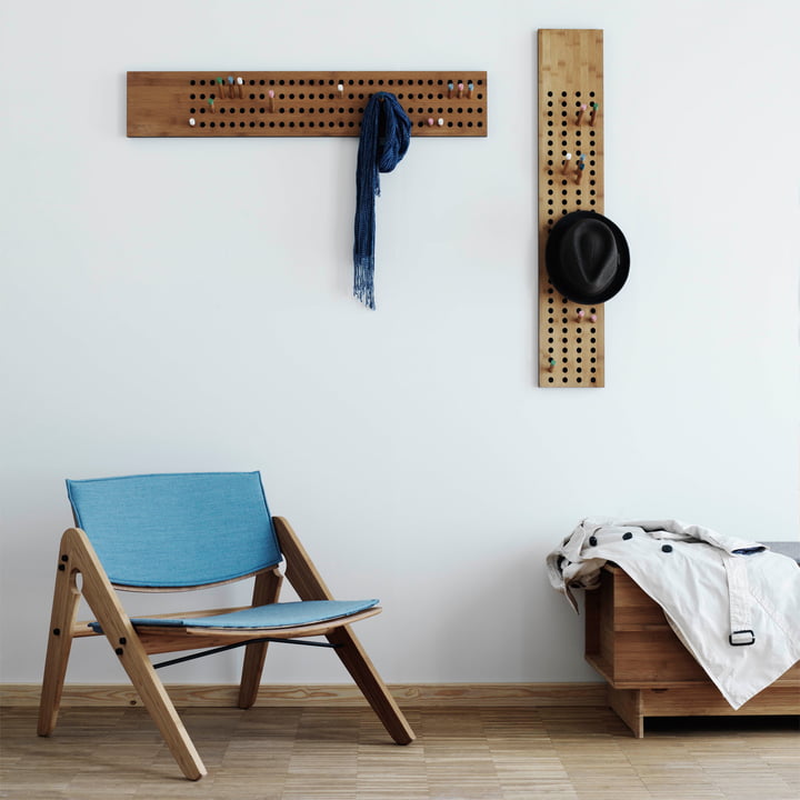 Comfort en design met de We do wood Scoreboard Garderobe, de Complete Lounge Chair en de Correlations Bench