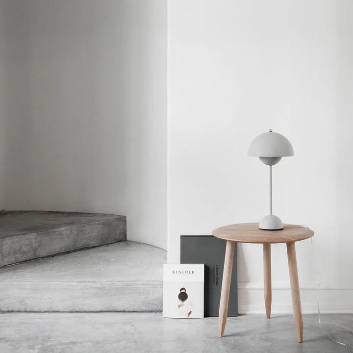 De FlowerPot VP3 van & Tradition in lichtgrijs mat