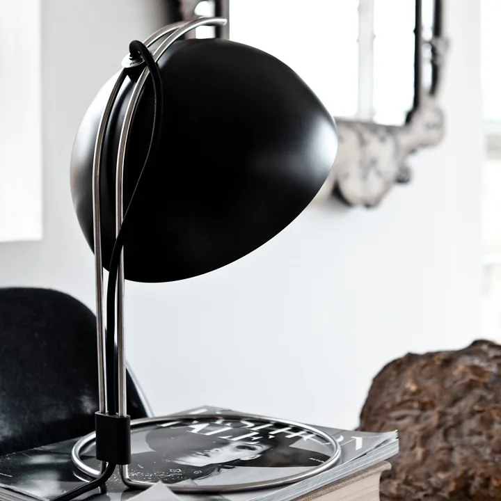 FlowerPot VP4 van & Tradition in zwart mat