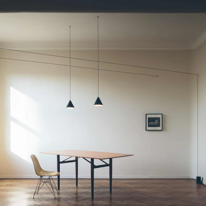 String Light Hanglamp kegelvormig hoofd van Flos in zwart