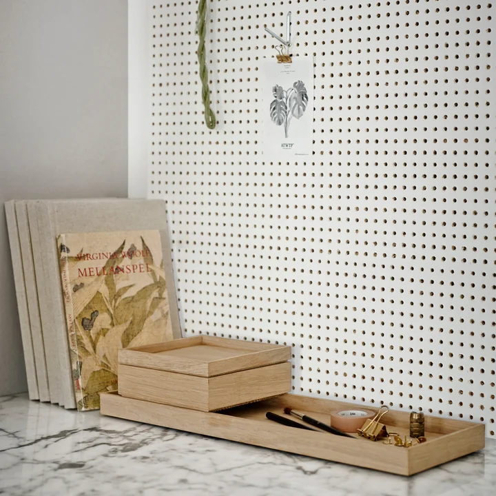 De Nomad Box door Skagerak op een marmeren oppervlak