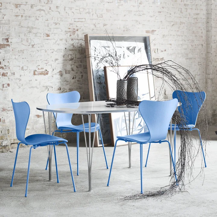 Serie 7 stoel, monochroom Triëstblauw van Fritz Hansen