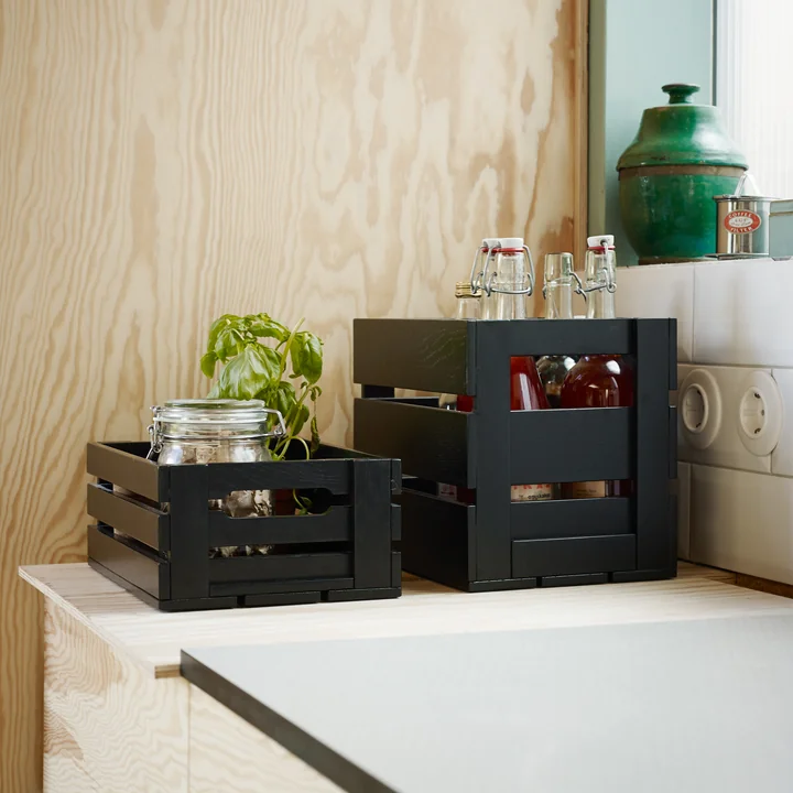 De zwarte Dania Box en uit Skagerak in hun verschillende maten