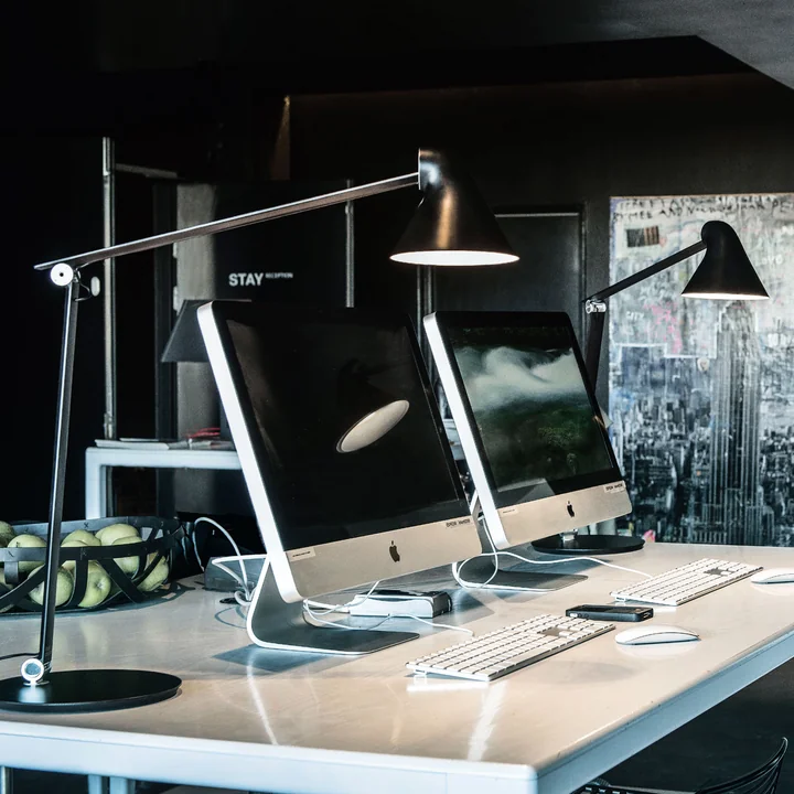 NJP tafellamp door Louis Poulsen