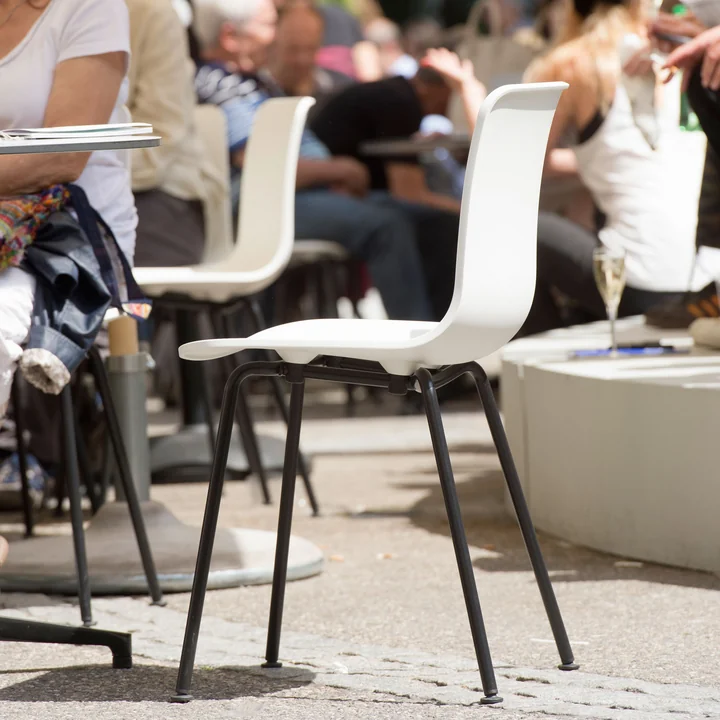 Hal Tube Stoel van Vitra in wit/zwart