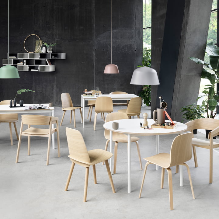 Muuto Base eettafel met stoelen