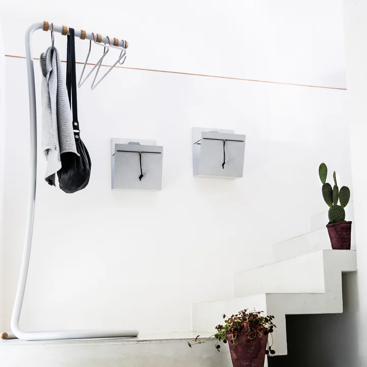 Cobra kledingrek en tijdschriftenhouder van Lind DNA