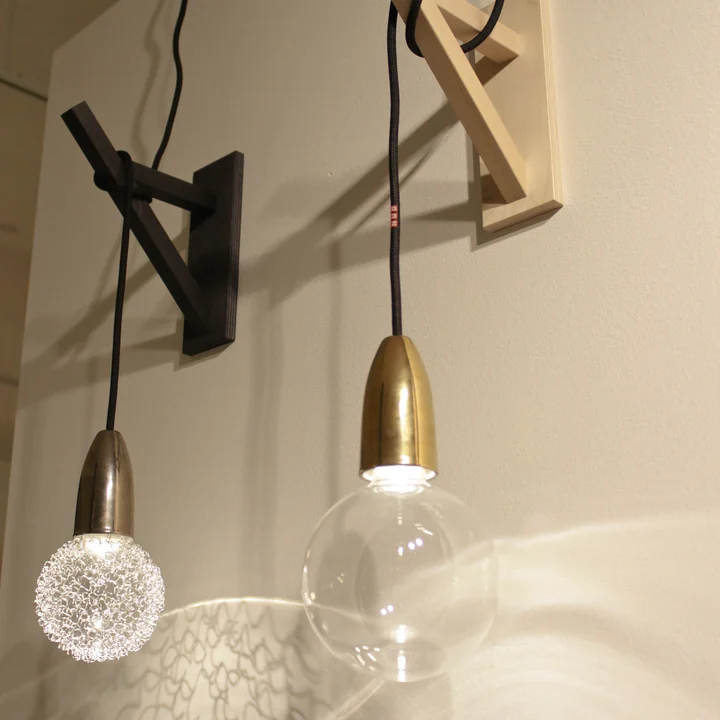 Beugel van NUD collectie in natuurlijk hout en zwart