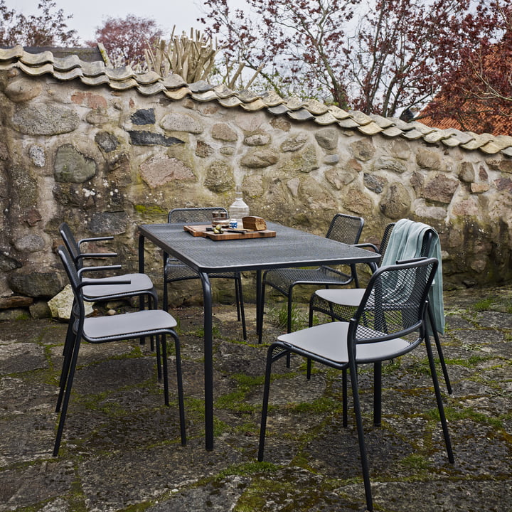 Mira Eettafel en stoelen in de tuin