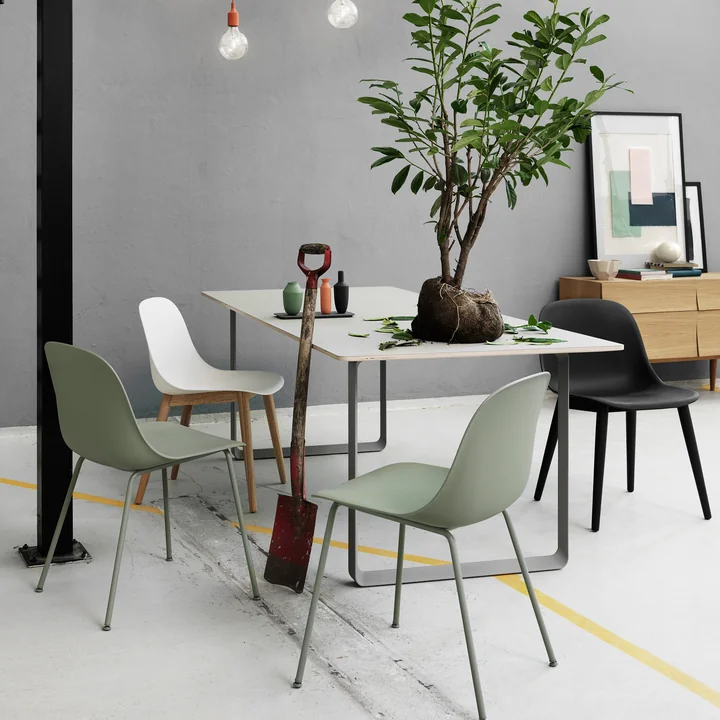 Fibre Bijzetstoel en Reflect Dressoir van Muuto
