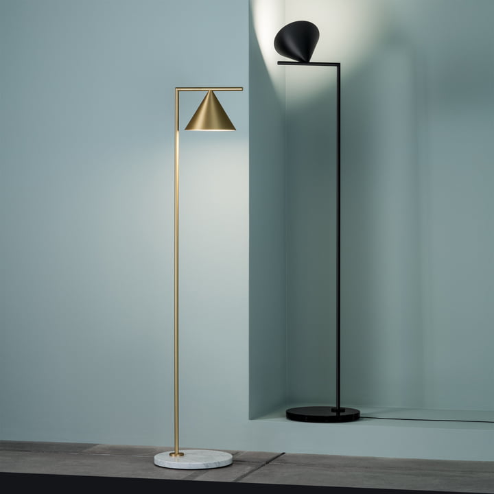 De Captain Flint LED vloerlamp van Flos in messing en zwart