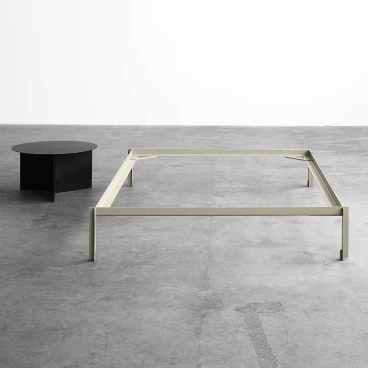 Connect Bed van Leif Jørgensen voor HAY en de Slit Table Round