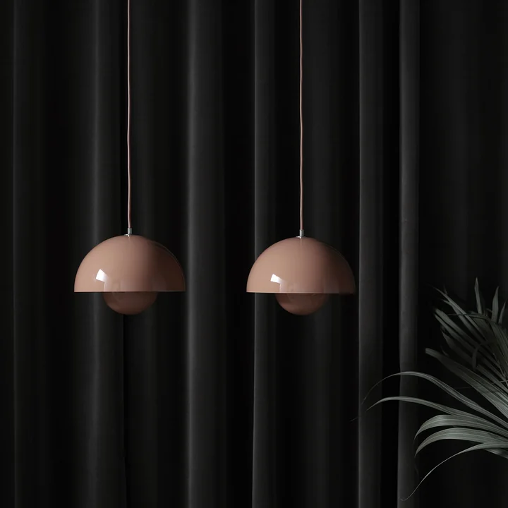 FlowerPot VP1 Hanglamp (gekleurd) van & Tradition opgehangen in een rij