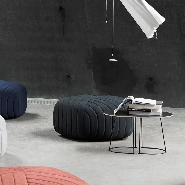 Muuto - Luchtige salontafel, klein, zwart / Vijf Poef Stool