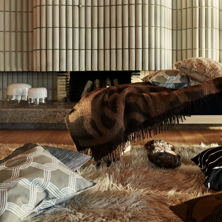 Marimekko - Joonas deken, bruin / donkerbruin - Sulhasmies kussenhoes, grijs wit / beige