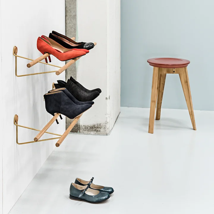 Shoe Rack en Button Stool van We Do Wood