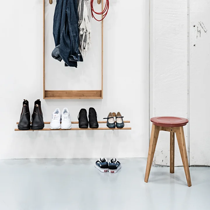 Shoe Rack en Button Stool van We Do Wood