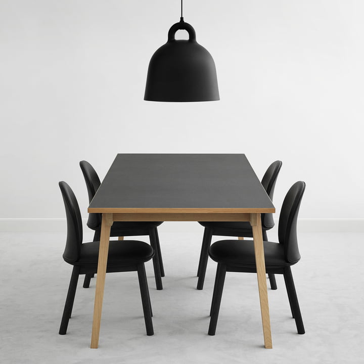 Ace Chair Leder en Slice Table Linoleum met Bell Pendant Lamp