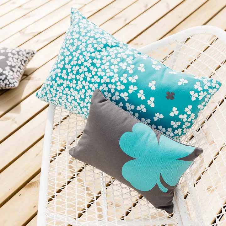 Trèfle Outdoor Cushions op Sixties Bench by Fermob