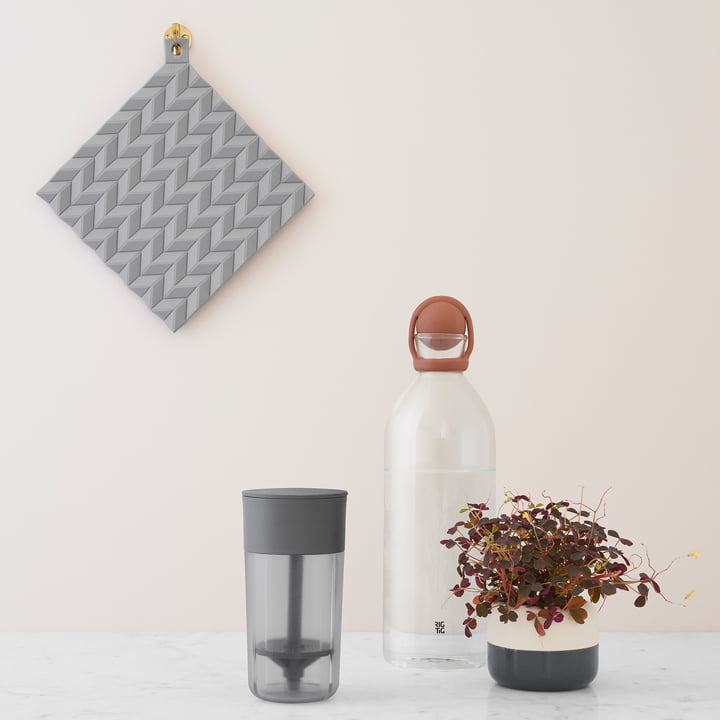 De Hold-On pothouder en de Cool-It waterkaraf van Stelton