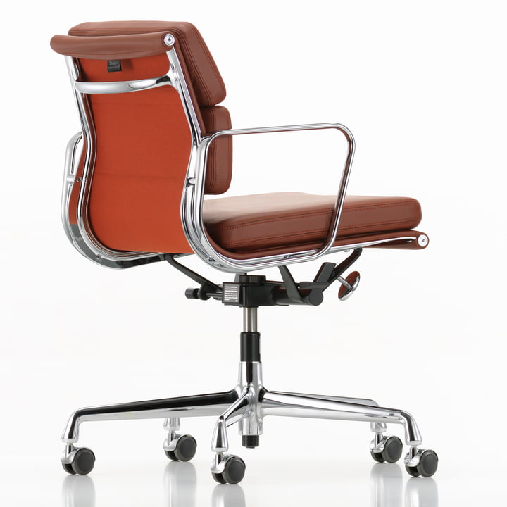 Soft Pad Chair EA 217 van Vitra