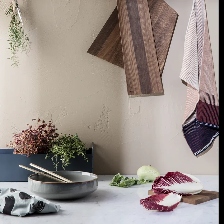 Akin gebreide theedoek en plantenbakje