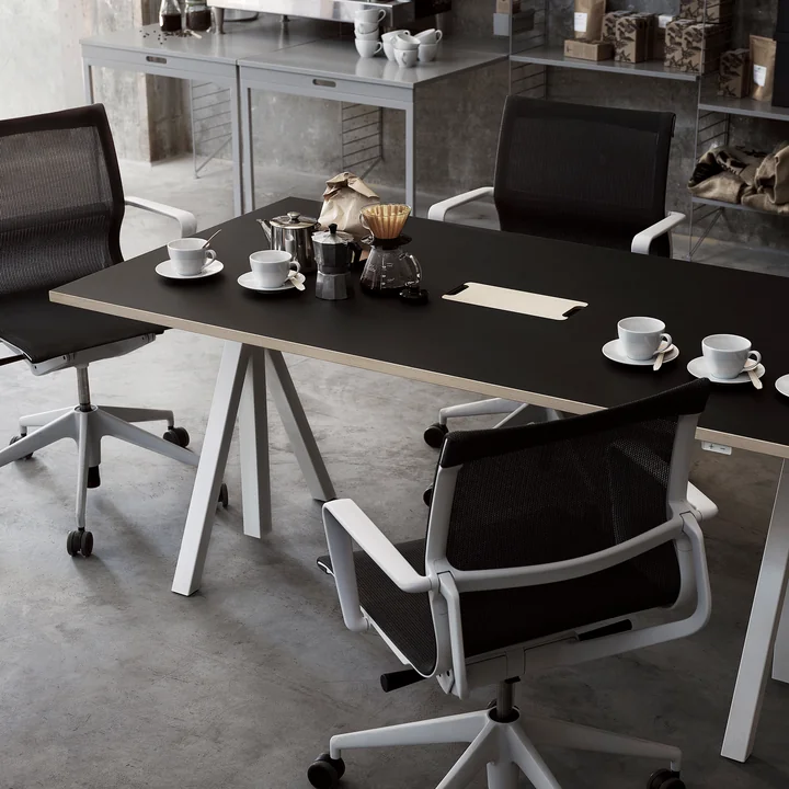 Works Bureau van String