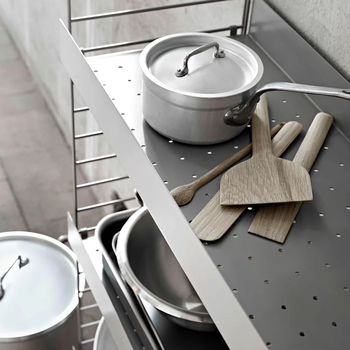 Metalen plank met hoge rand van String