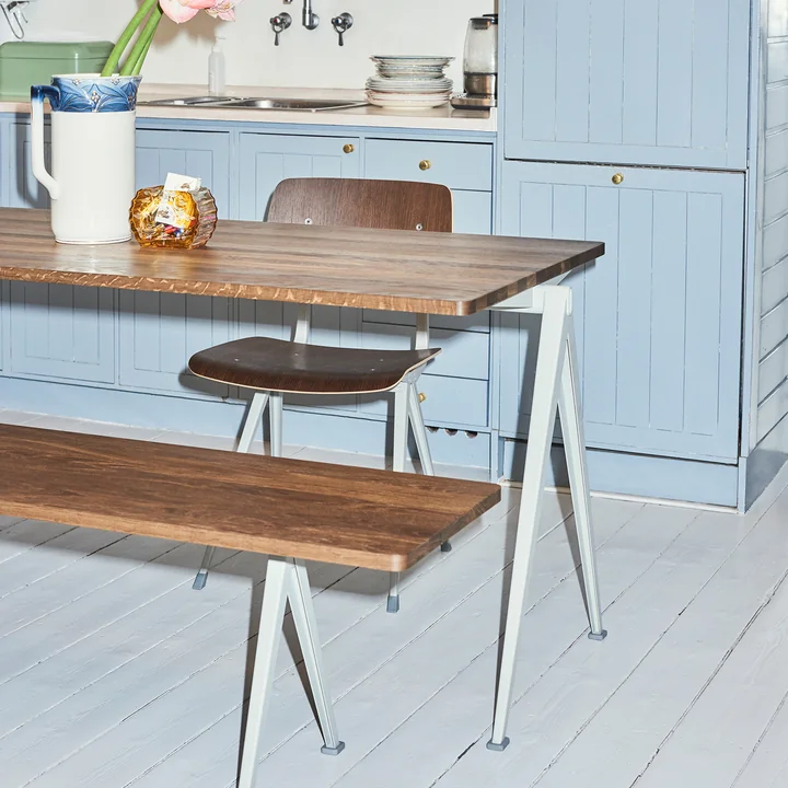 Piramide bureau en bank van HAY met Result Stoel