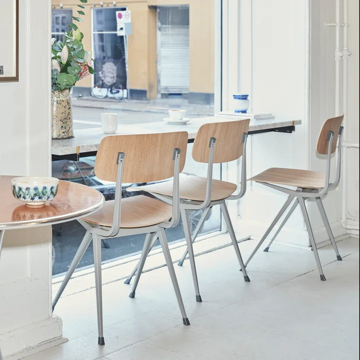 Result Stoel van HAY in het café