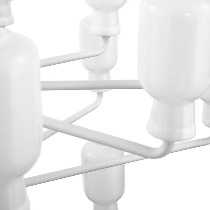 Ampère kroonluchter uit Normann Kopenhagen in het wit