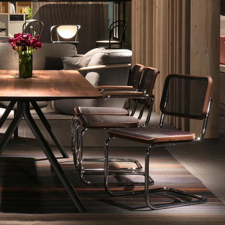 S 32 en S 64 stoel van Thonet met netstof