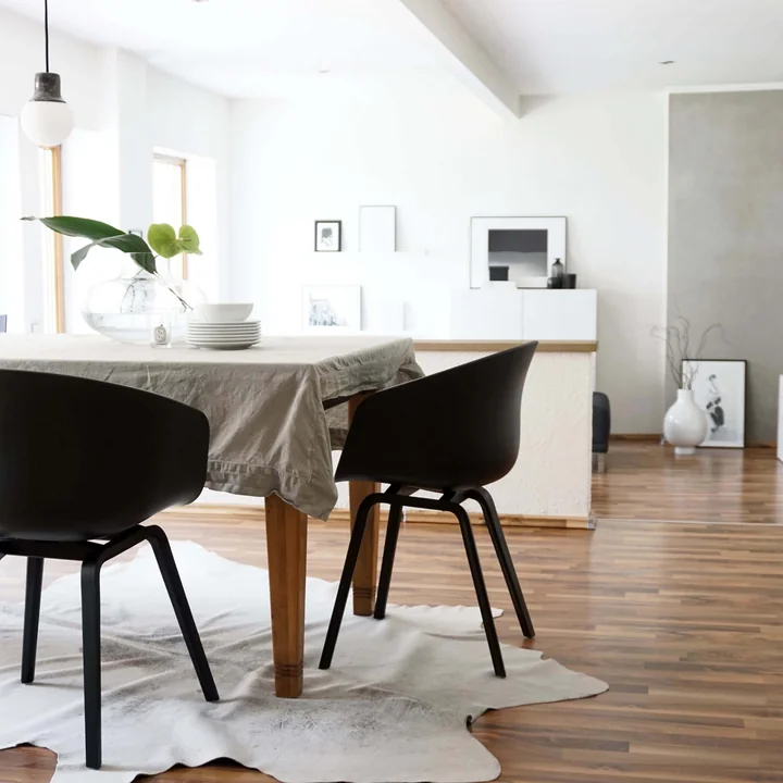 About A Chair AAC 22 van HAY in zwart gebeitst eiken