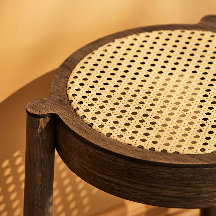 De Noordelijke - Pal stapelkruk, vlechtwerk / gerookte eik