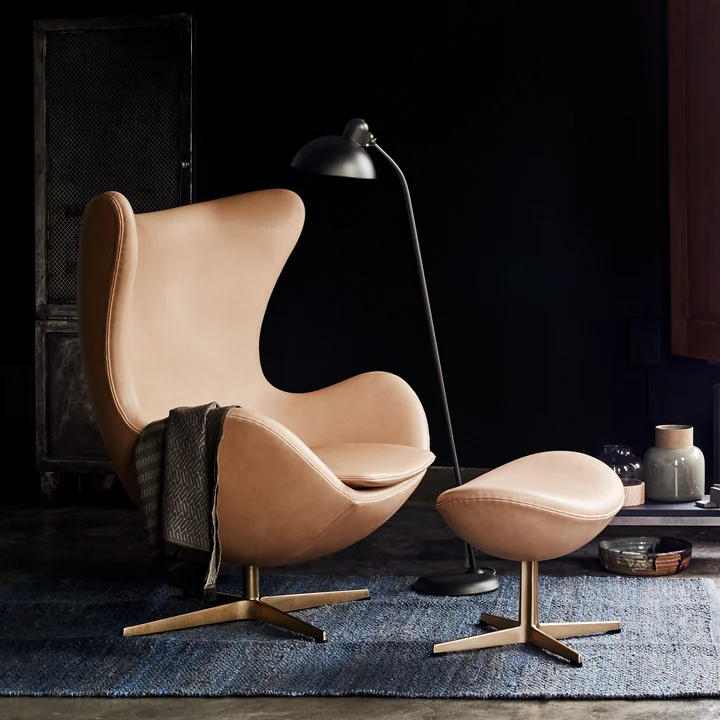 De Fritz Hansen - Ei fauteuil in beperkte oplage met KAISER idell vloerlamp