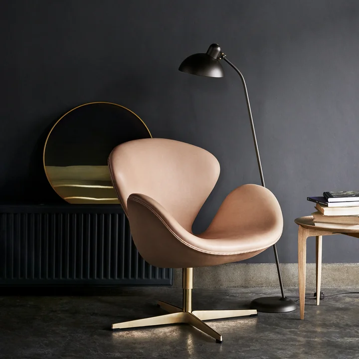 De Fritz Hansen - KAISER idell - vloerlamp en de Swan fauteuil