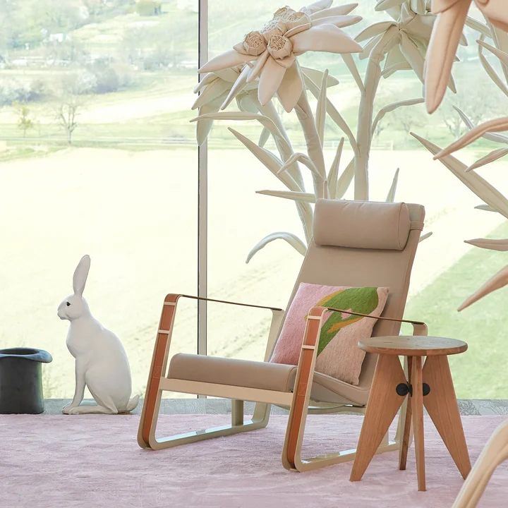 Vitra - Cité Fauteuil, Beige bekleding (Cité 01), Ecru Base / Cognac Lederen riemen