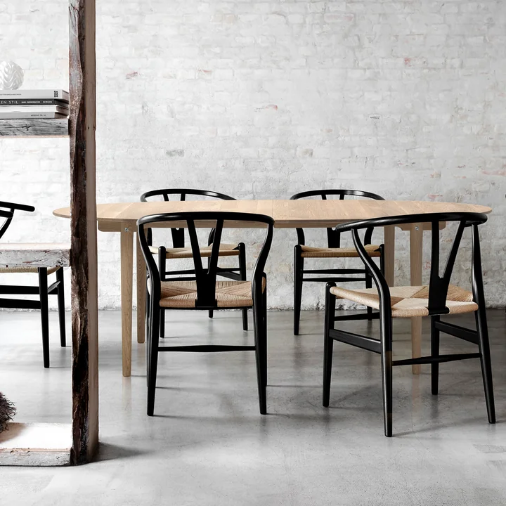 Carl Hansen - CH338 Uitschuifbare eettafel, 200 x 115 cm in gezeept eiken met CH24 Wishbone stoel
